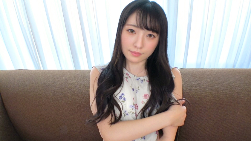 典型的な貧乳スレンダー＆尻デカ体型！超強烈なパンパン音が響いてヤバい！