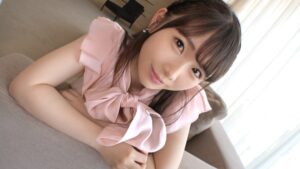 甘美に溺れる愛液が滴り落ちる絶頂に導かれる、20歳のグラビアアイドルの純白な肌を貪り尽くす激しいピストン
